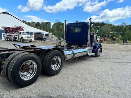 The Shine That Lasts: Full-Service Truck Polishing Done Right